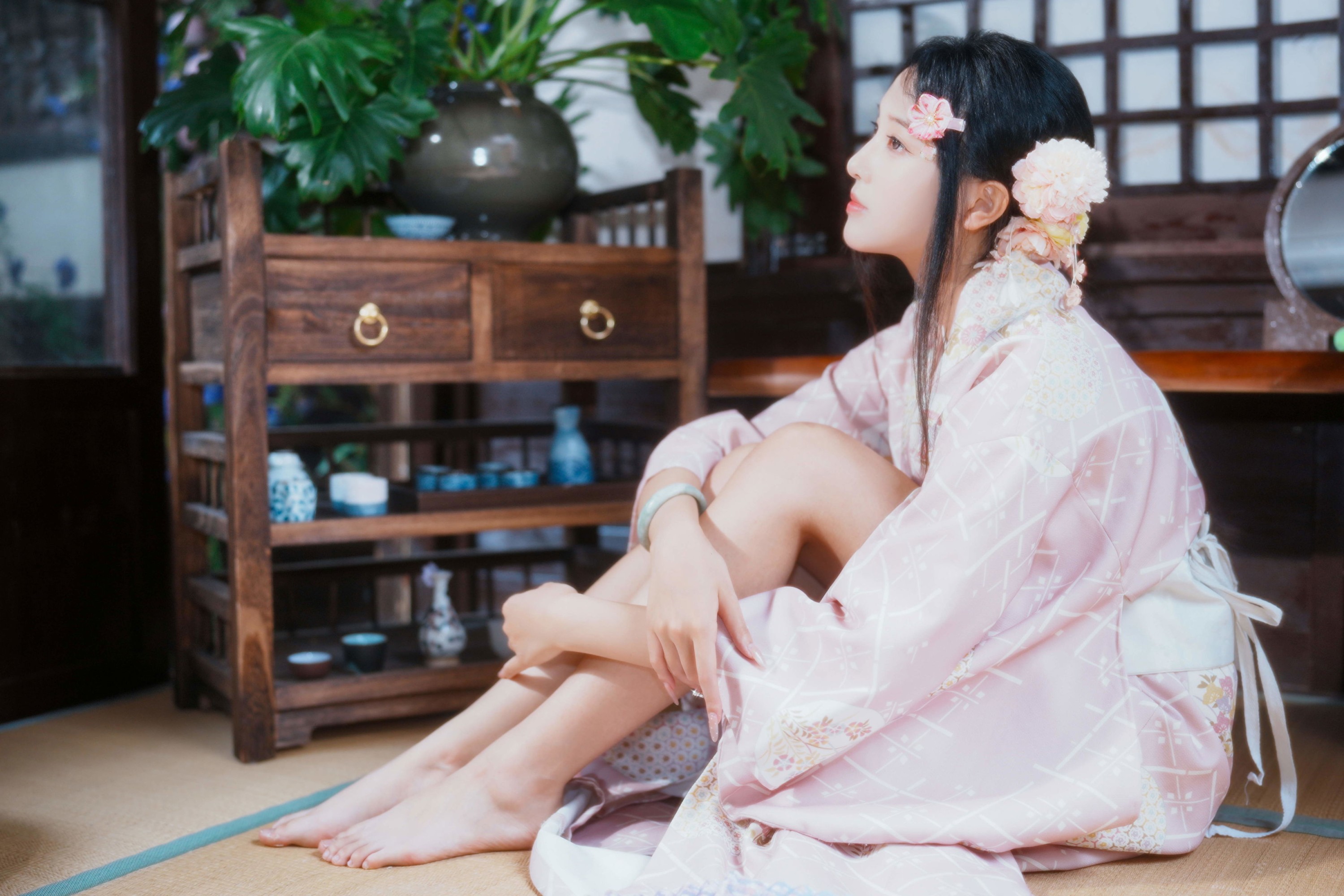 《木屋实景棚拍照秘诀｜巧用束光源提升画面层次感》[24P]