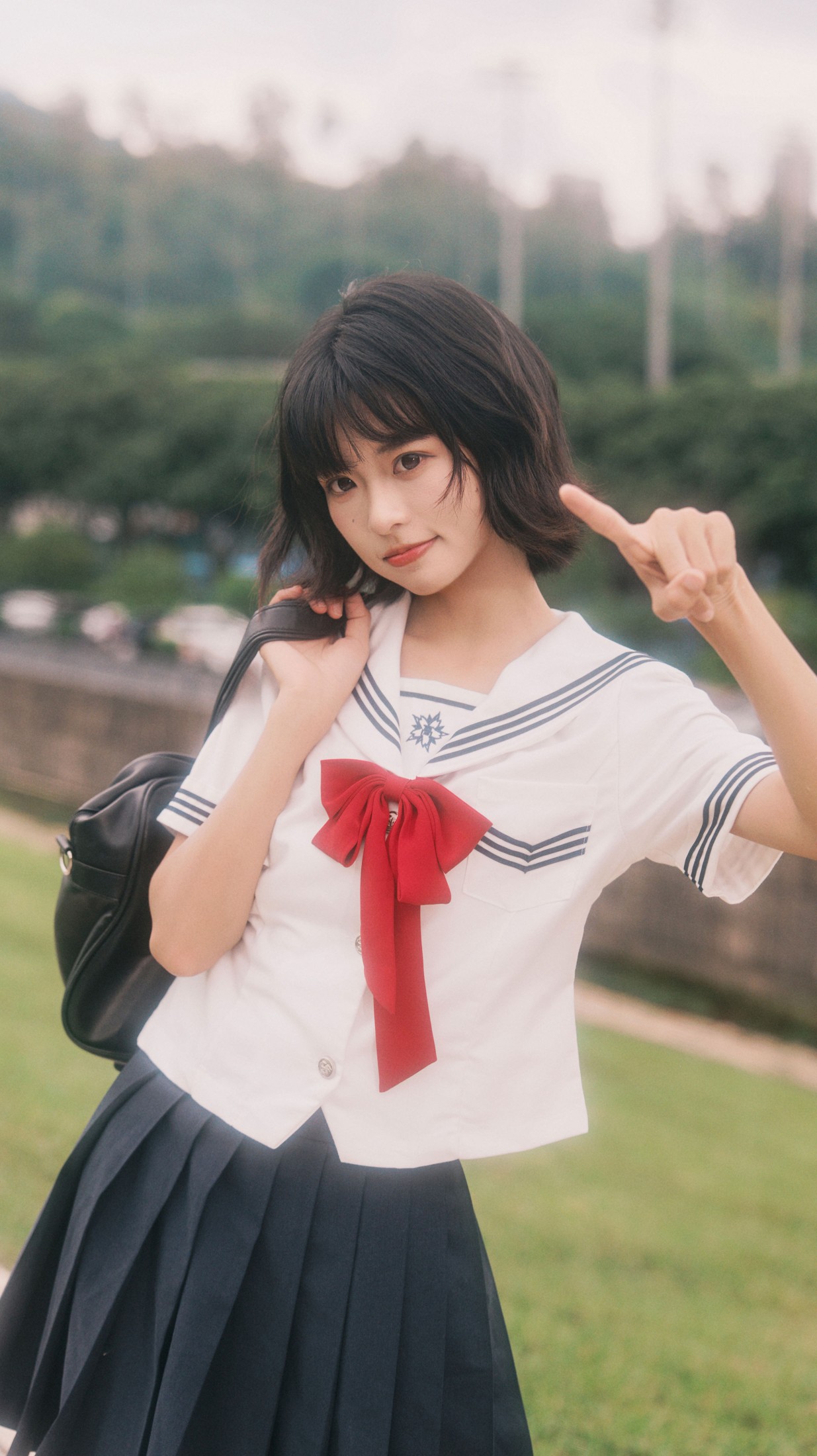 《青草与白衬衫的价格是九磅十五便士》[17P]