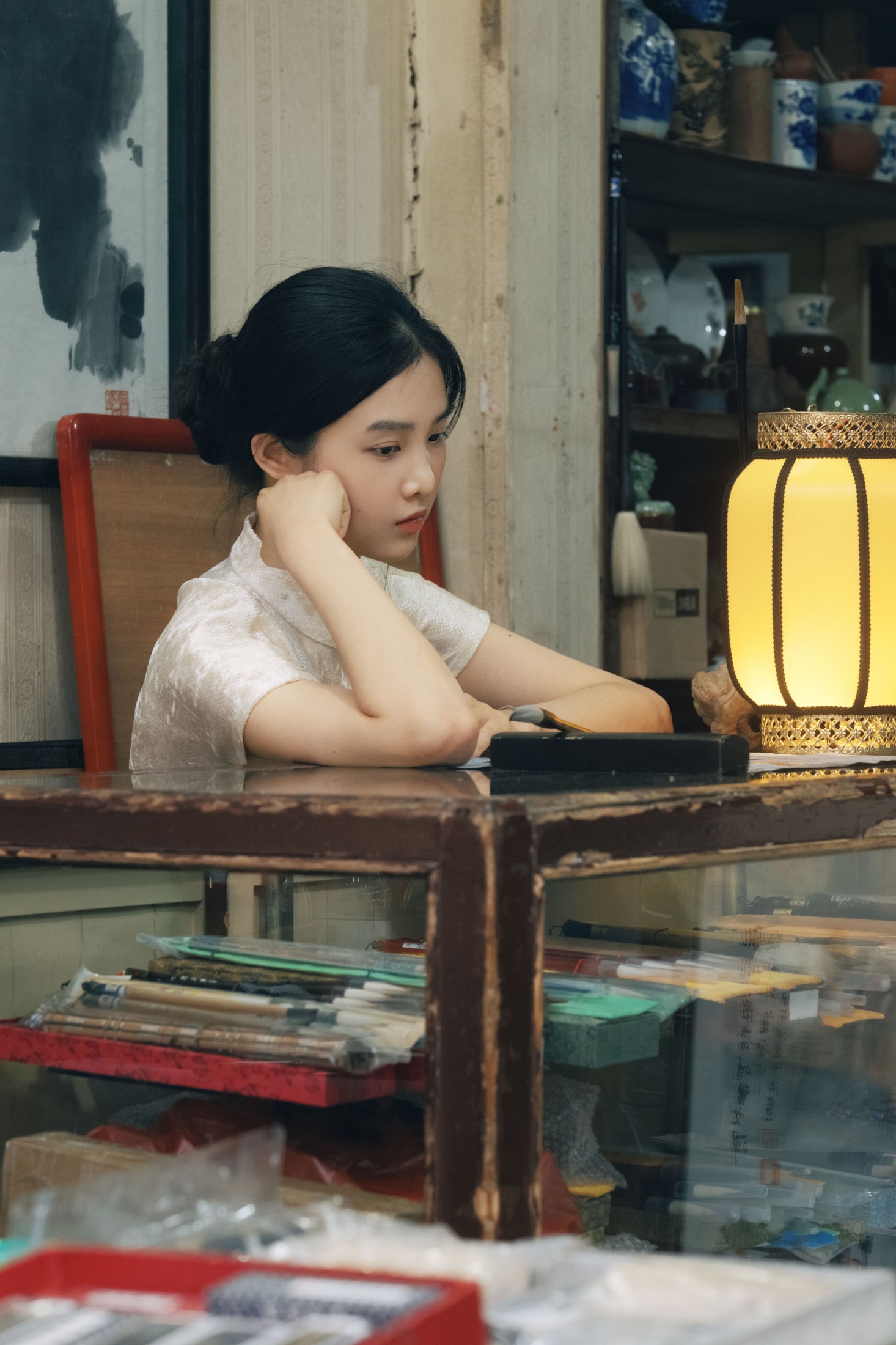 《她依然守着那间小店，对抗着时间》[16P]