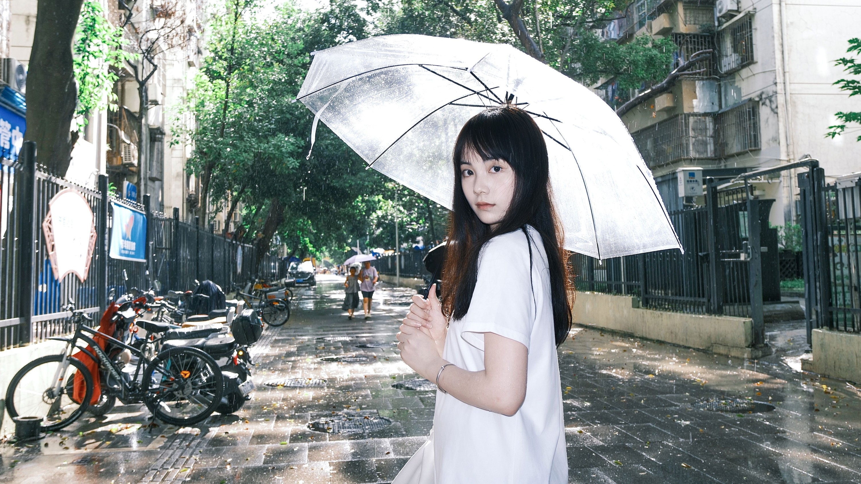 《晴雨天少女》[9P]