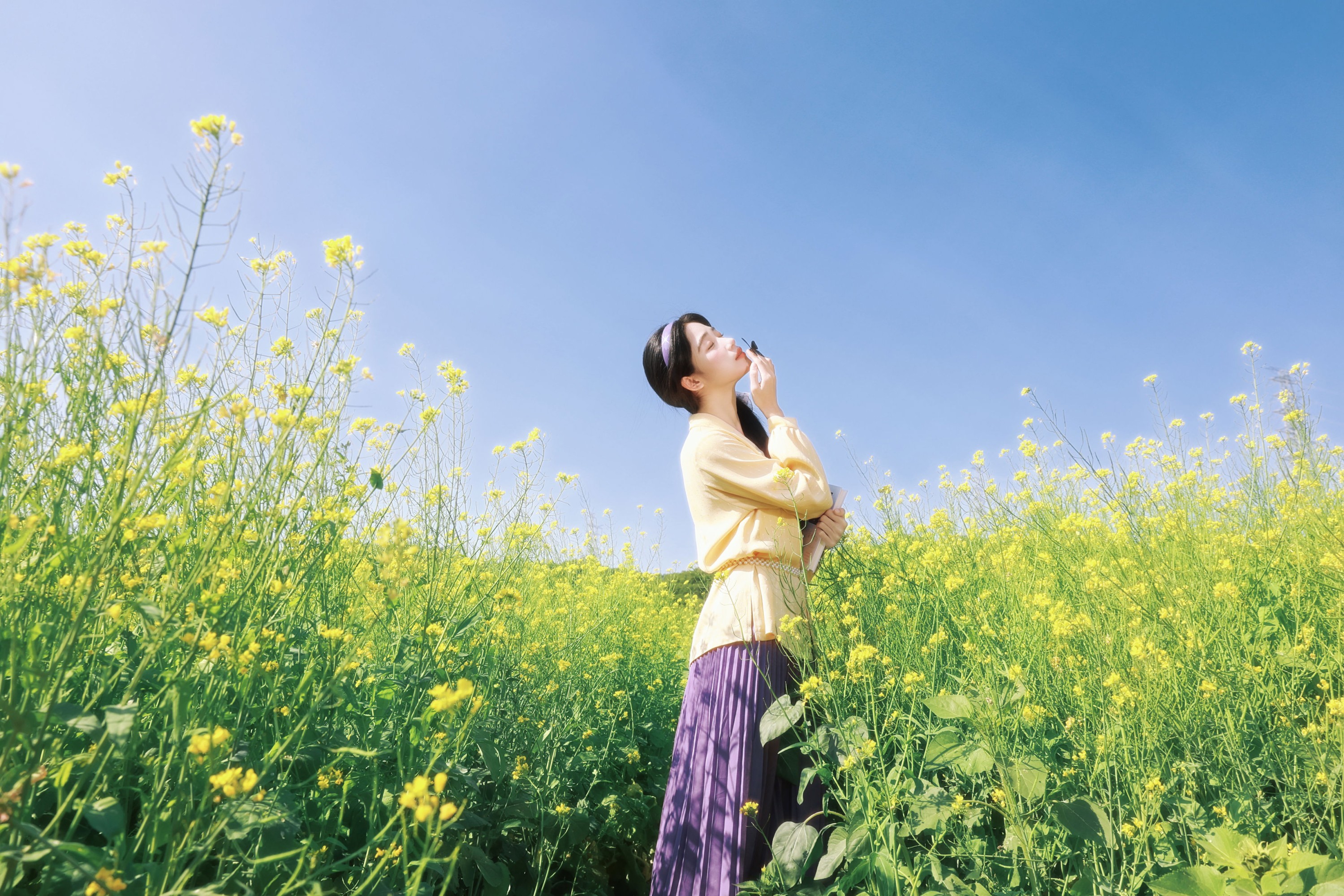 《黄与紫的春日诗篇，写在油菜花田里》[19P]