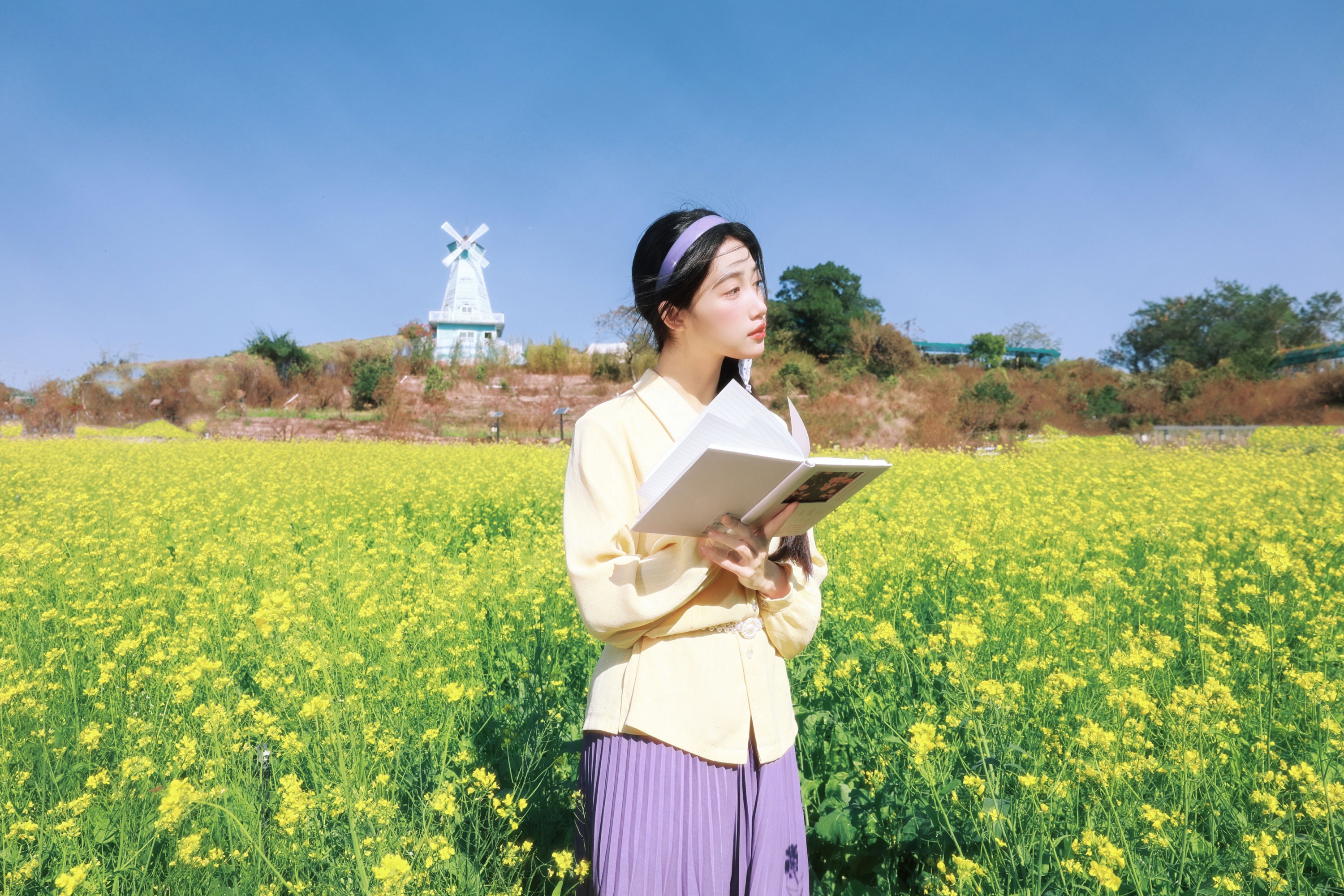 《黄与紫的春日诗篇，写在油菜花田里》[19P]