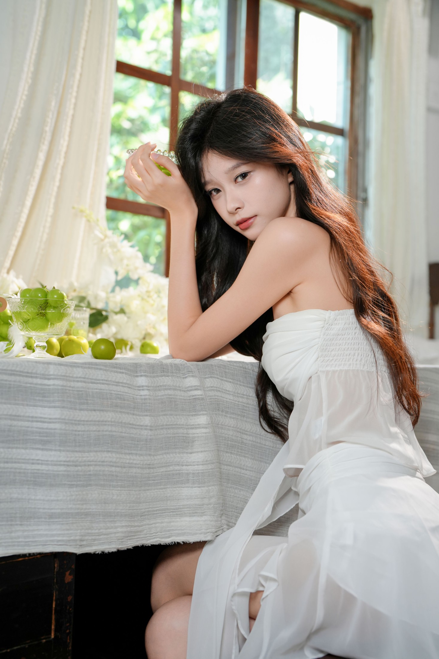 青提味的白裙少女