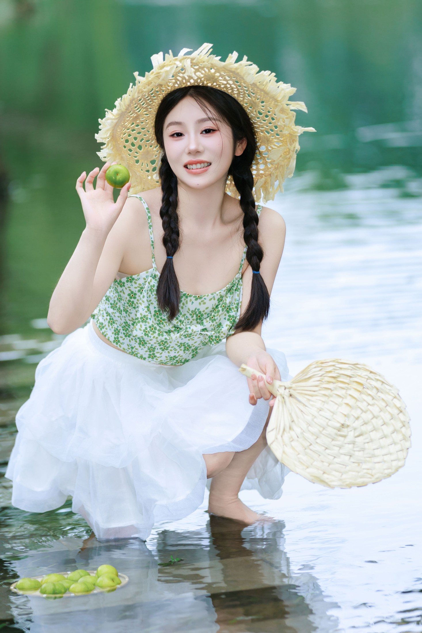 夏日溯溪元气少女