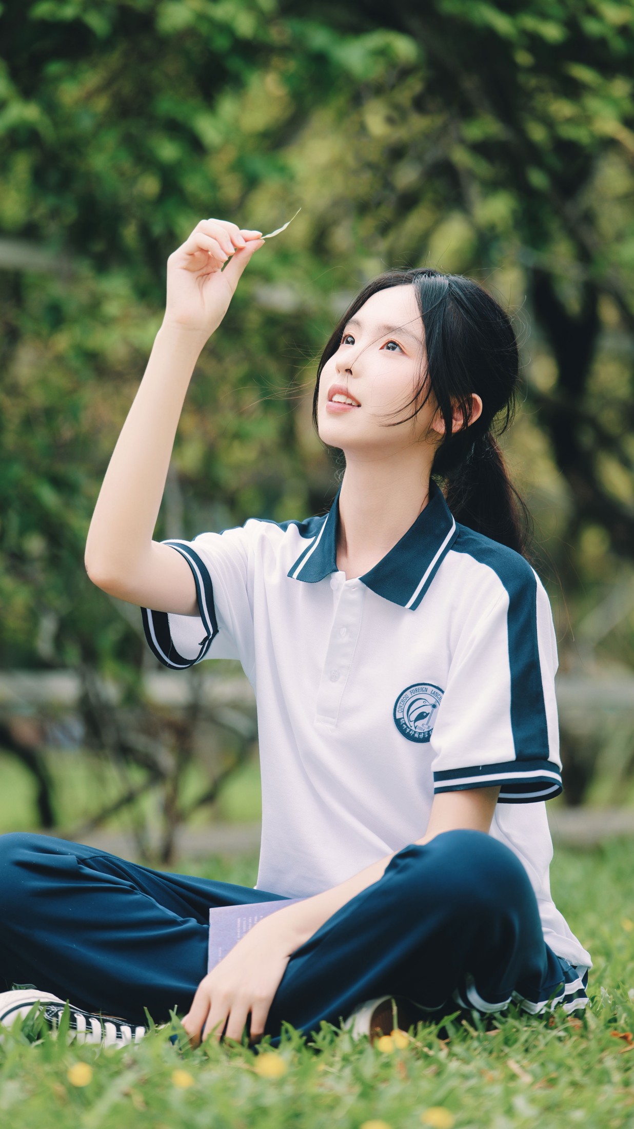 夏木漫野，校服映风