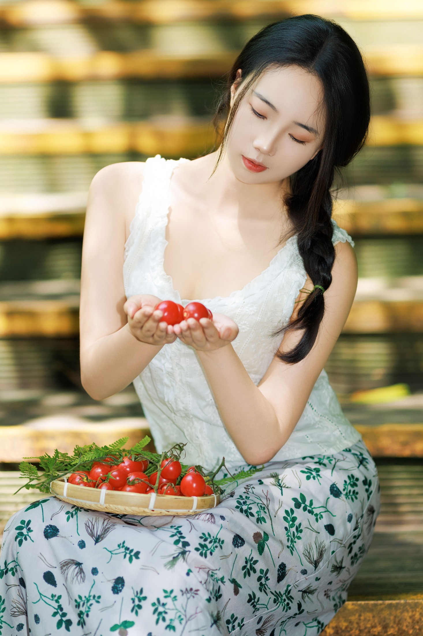炙热夏意与明媚的她