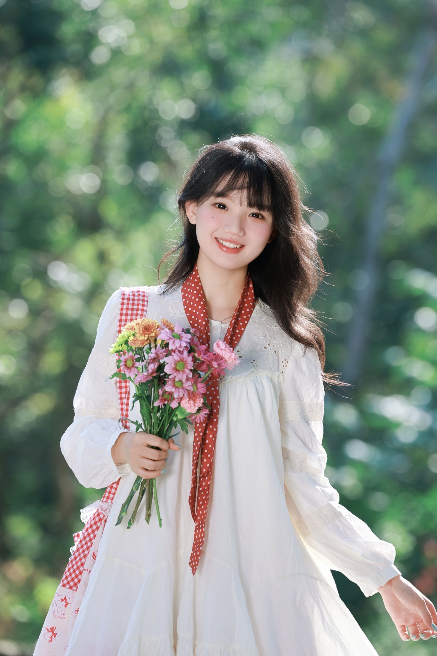 谁懂啊！在公园拍到了童话里的田园少女，心都化了