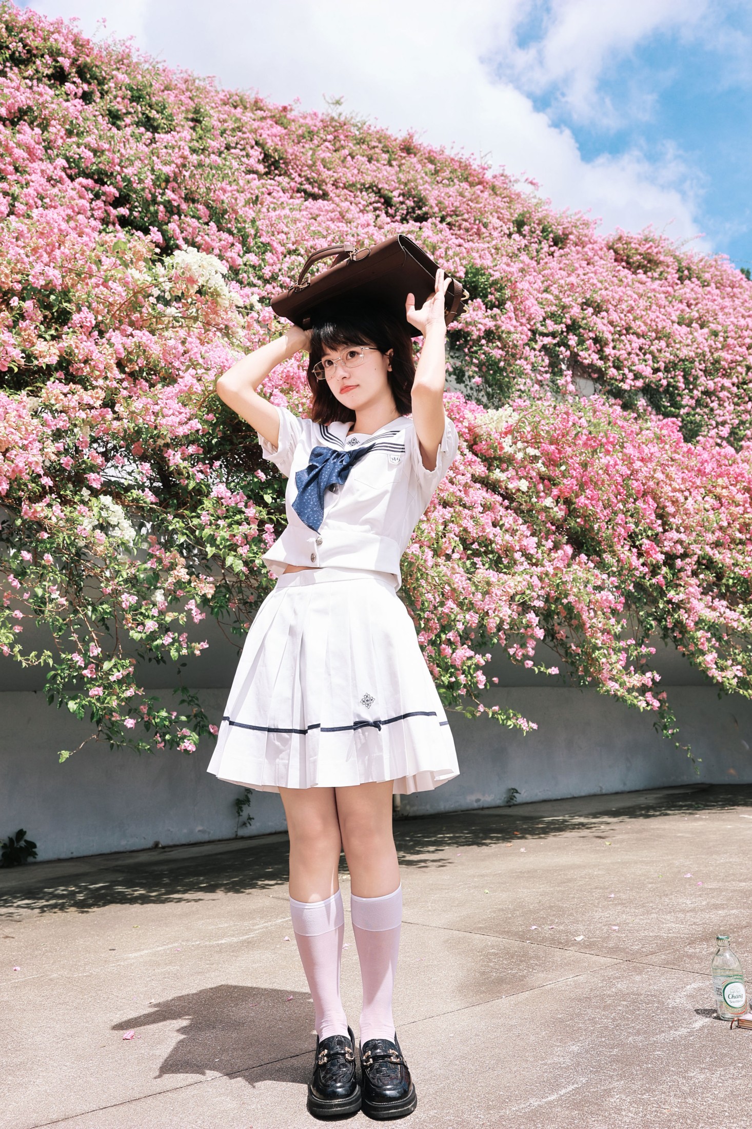 三角梅花墙下的 JK 少女，是属于青春的温柔与浪漫