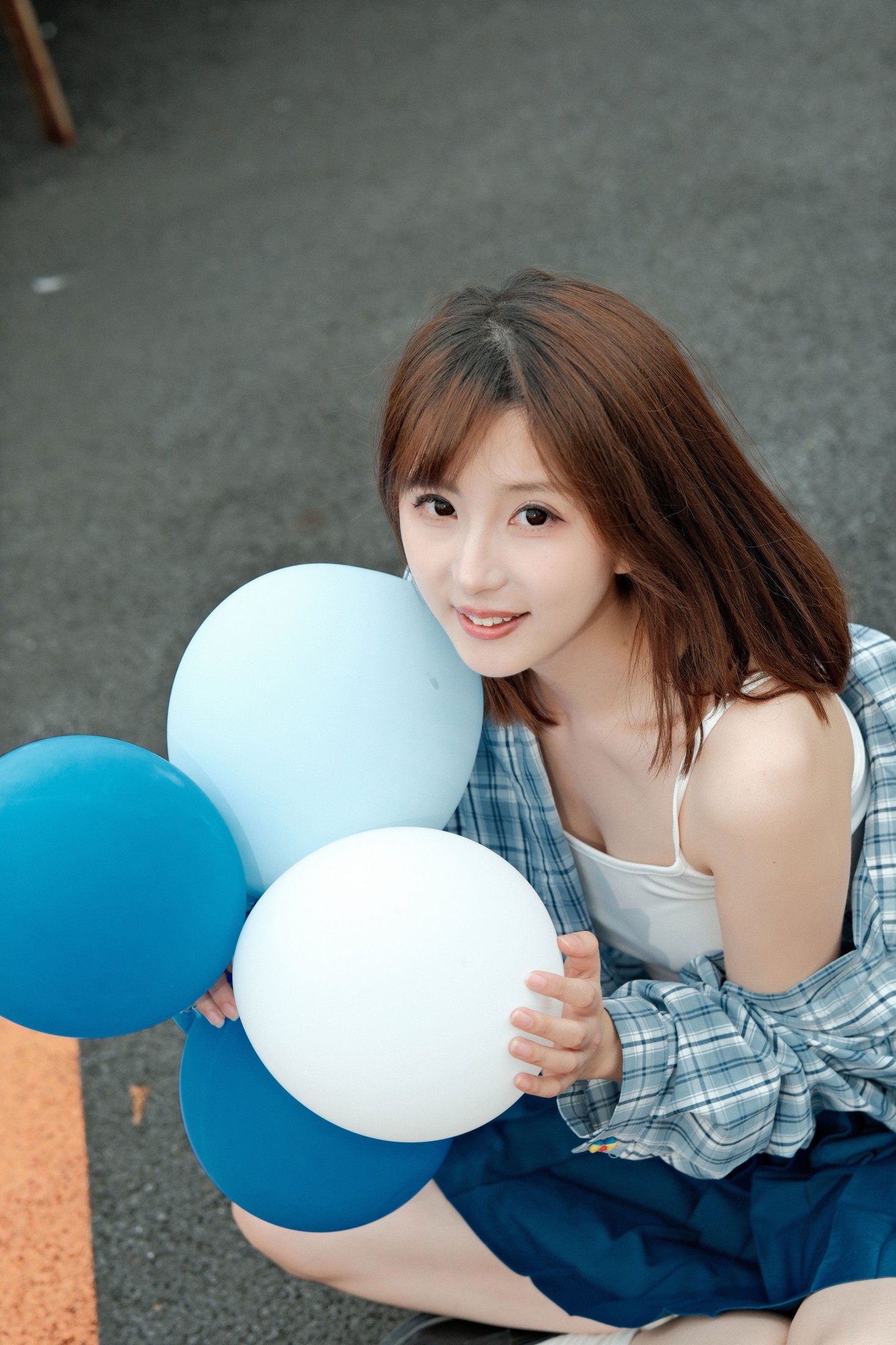 《天台吊带裙拍照》[21P]