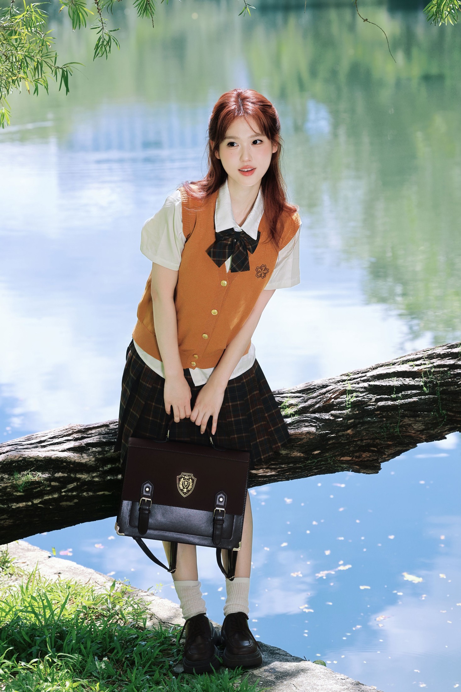 《风遇湖光，人随青春 | 藏在 JK 制服里的夏日温柔》[11P]