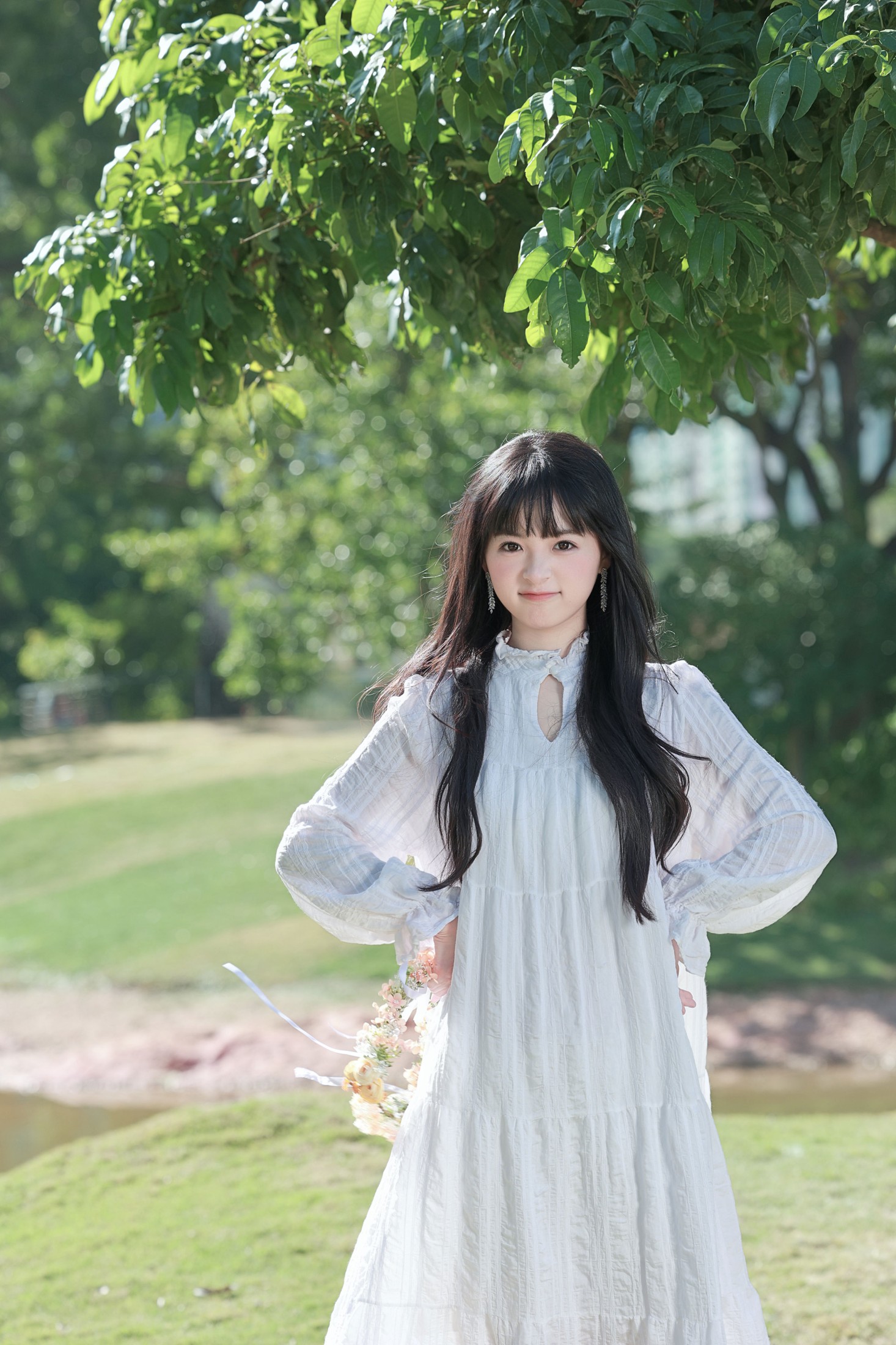 《春日限定的温柔少女｜白裙与满天星的治愈时刻》[20P]