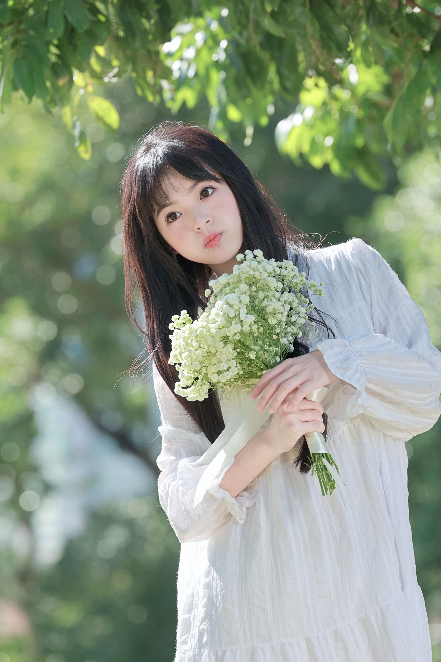 《春日限定的温柔少女｜白裙与满天星的治愈时刻》[20P]