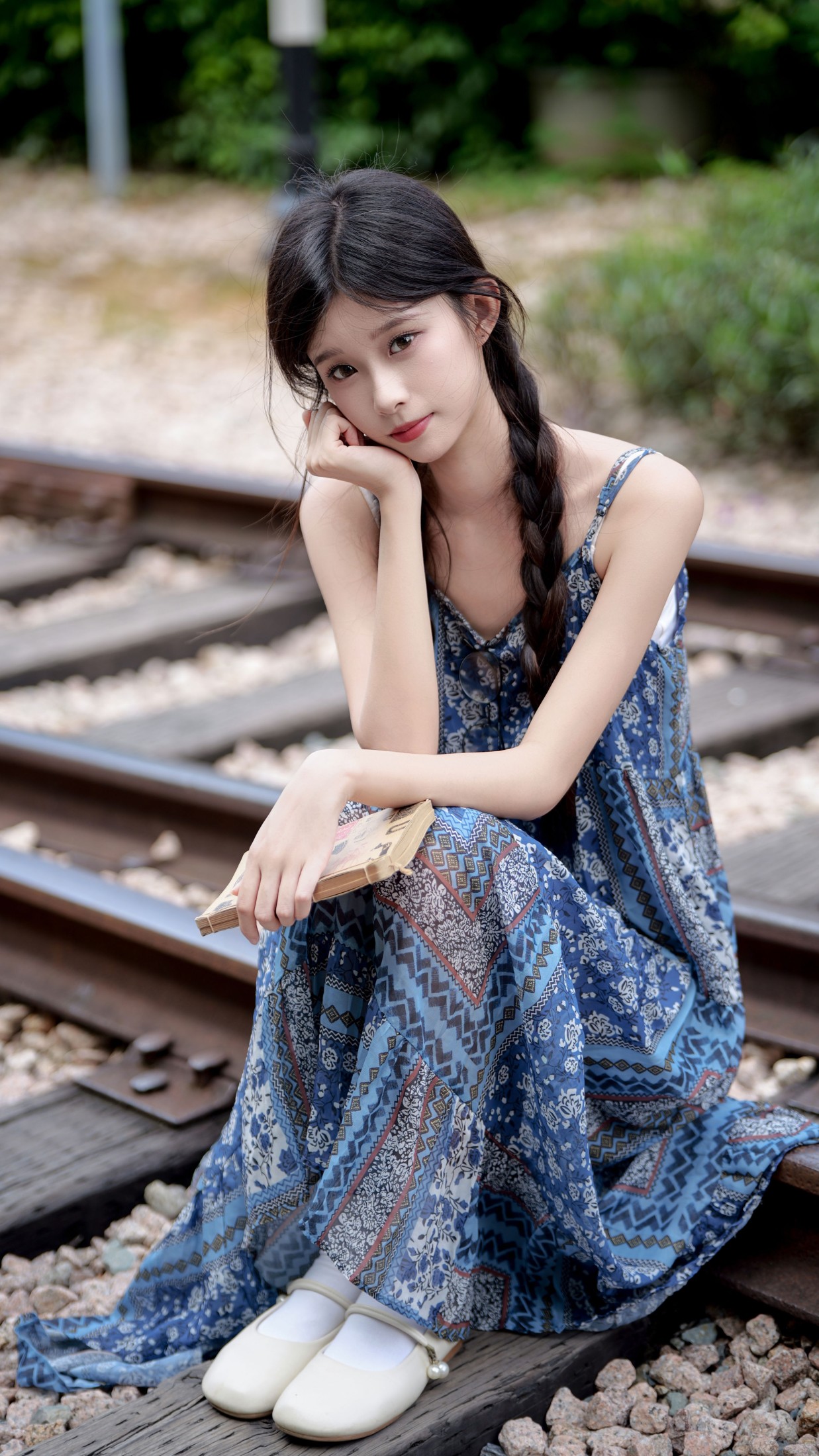 铁轨与书页