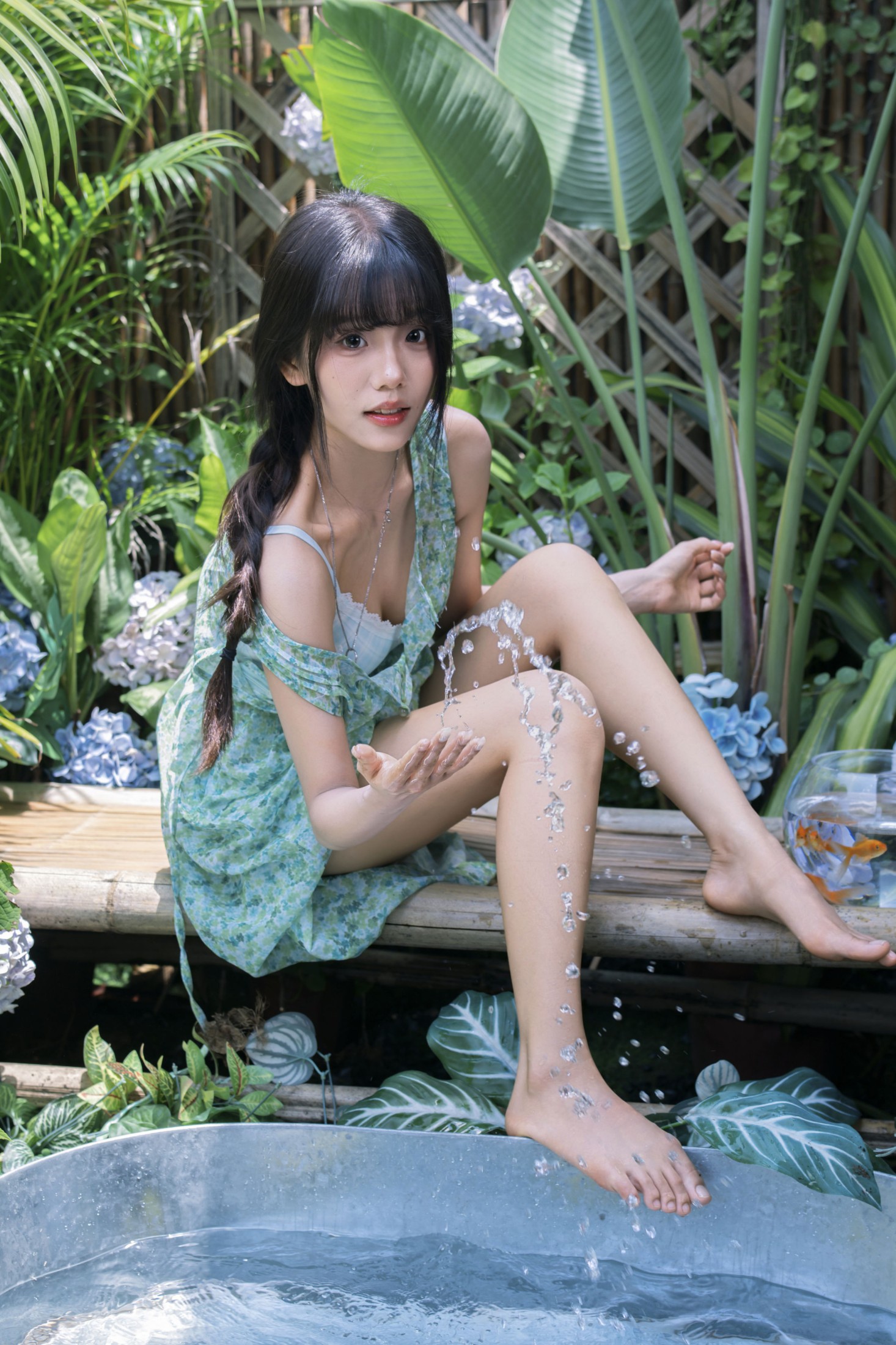 《夏日里的一抹浅绿》[18P]