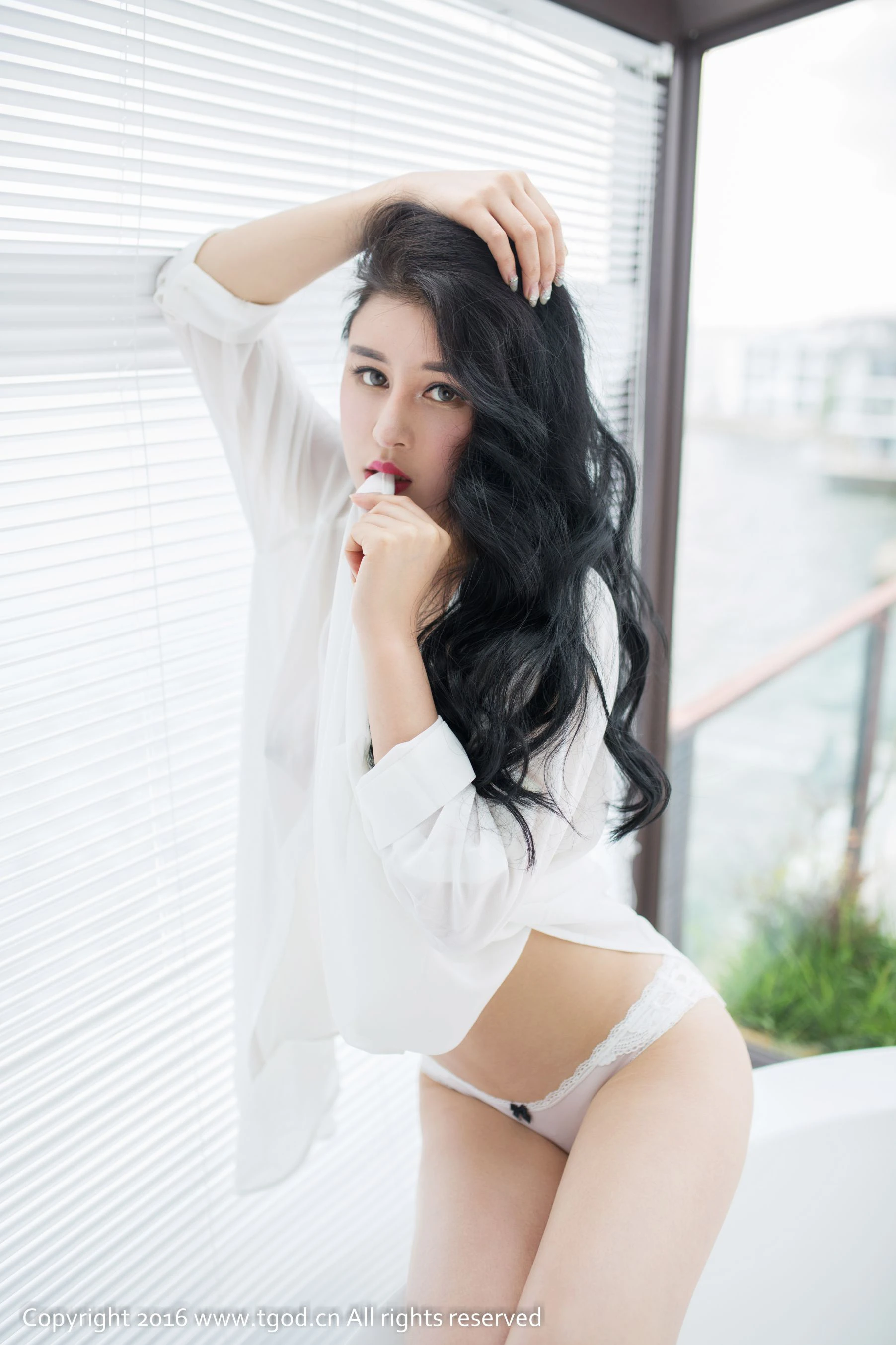叶佳颐《大理旅拍》真空白衬衫+睡衣诱惑 推女神@尤蜜荟
