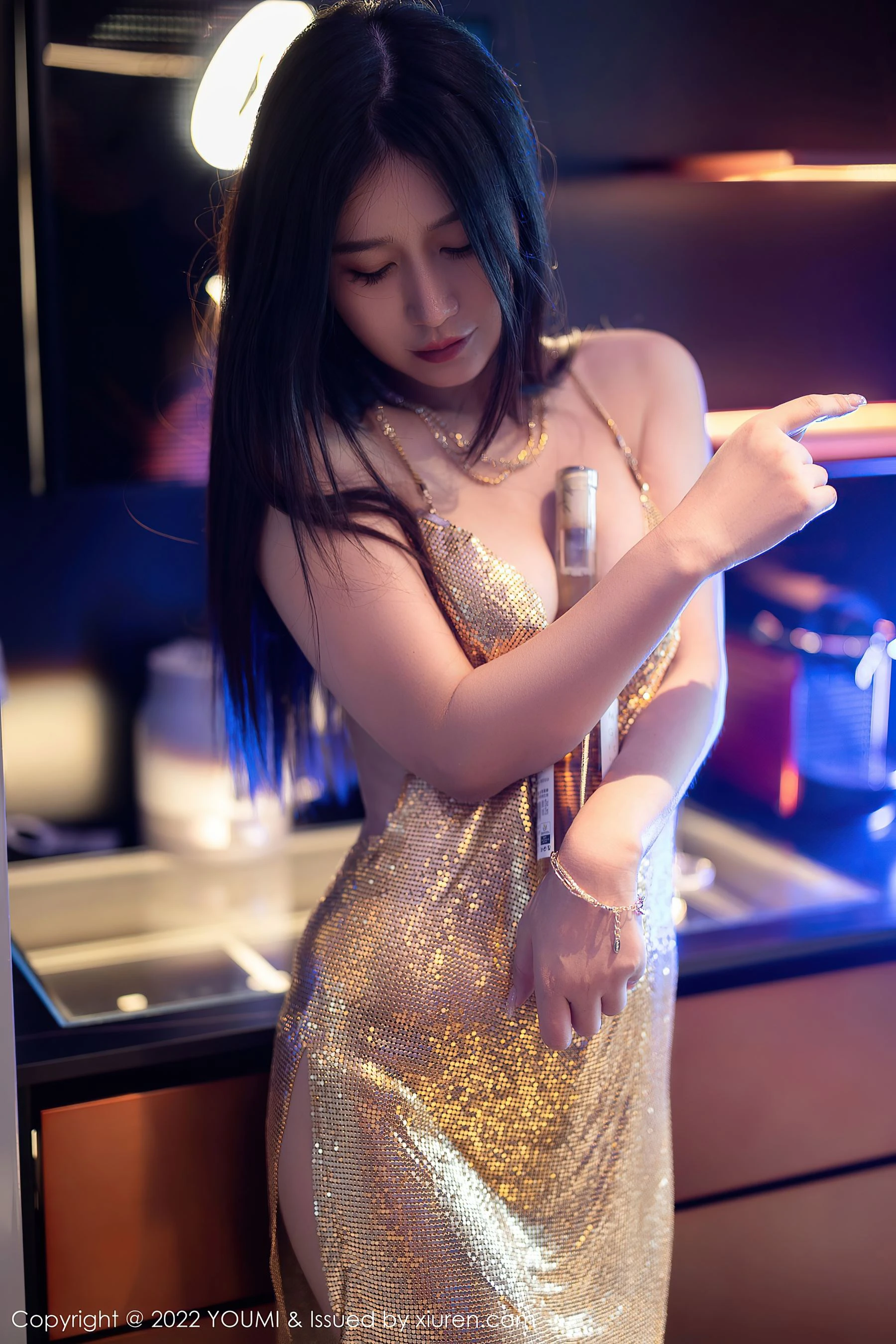 尤蜜荟 VOL.823 laura阿姣 吊带裙美腿